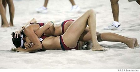 Пляжный волейбол женщины голые