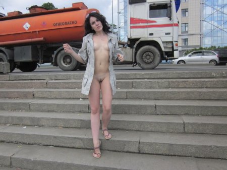 Разделась на набережной