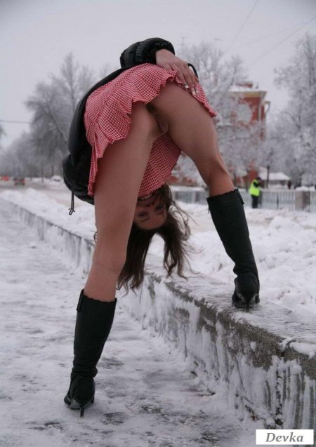 Секс зимой на улице