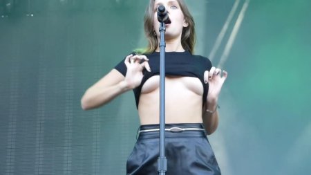Tove lo певица