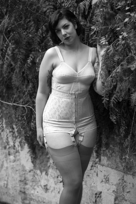 Женщины в ретро белье