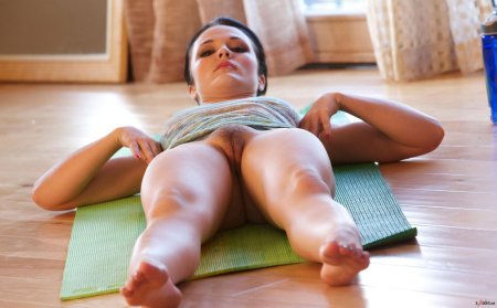 Голая гимнастка логан drae