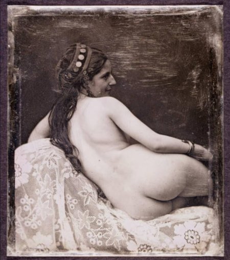 Самые первые снимки обнаженки