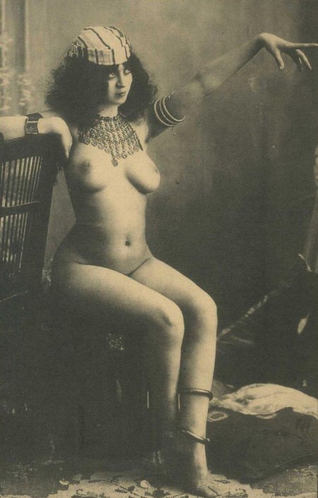 Голые родственники ретро