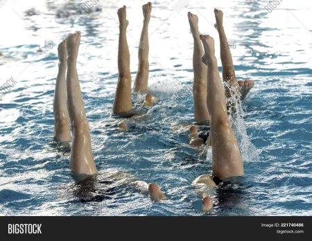 Синхронное плавание голышом