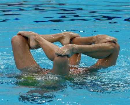 Синхронное плавание пловчихи