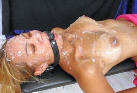 Буккаке кончают на тело