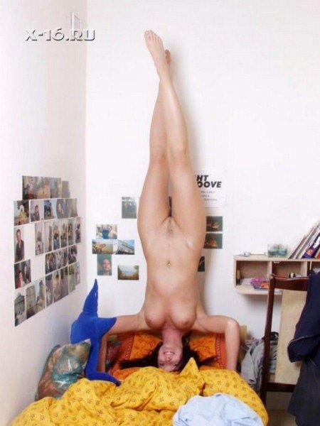 Голые девушки вверх ногами