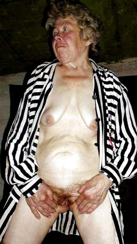 Пожилая женщина