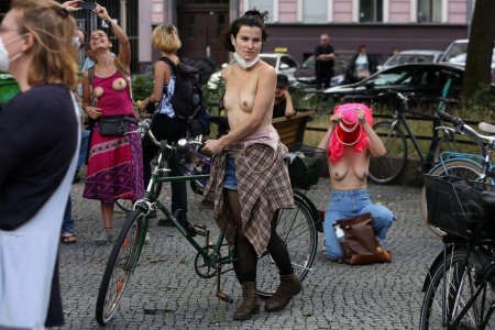 Протест сисек в германии