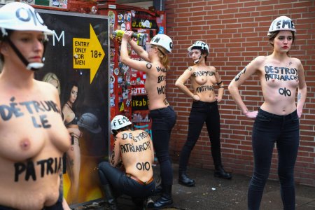 Голые украинские феминистки