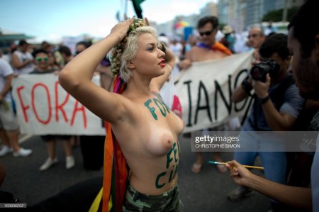 Украинские активистки femen
