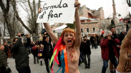 Голые украинские феминистки