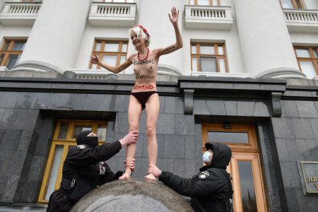 Активистки femen