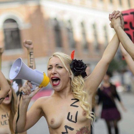 Голые украинские феминистки