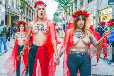 Голые протесты