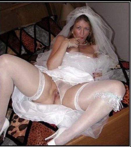 Голые женщины в свадебном платье