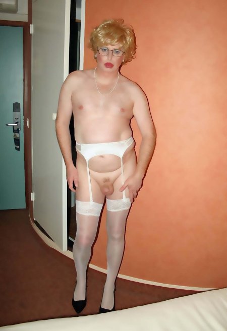 Голые парни в женском белье