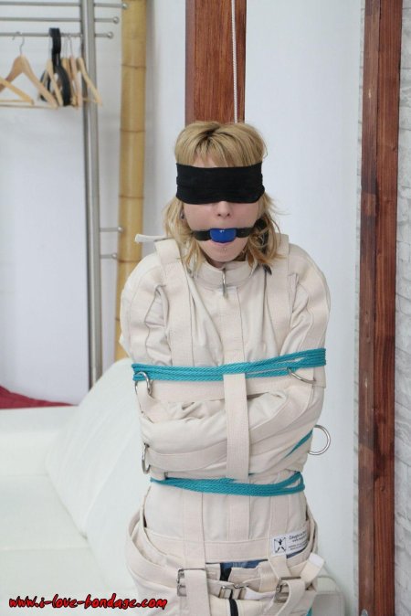 Бдсм бондаж смирительная рубашка