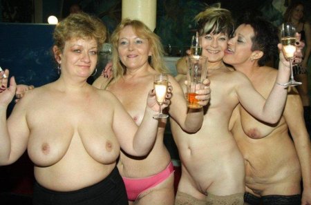 Голые девки на корпоративе