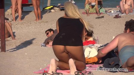 Подсмотрено на нудиском пляже