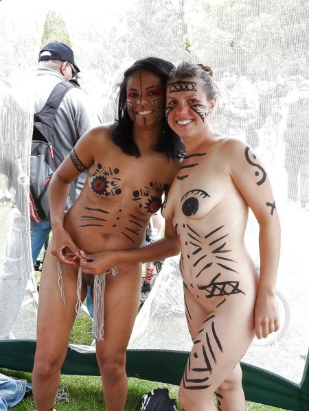 Голые бабы разрисованные