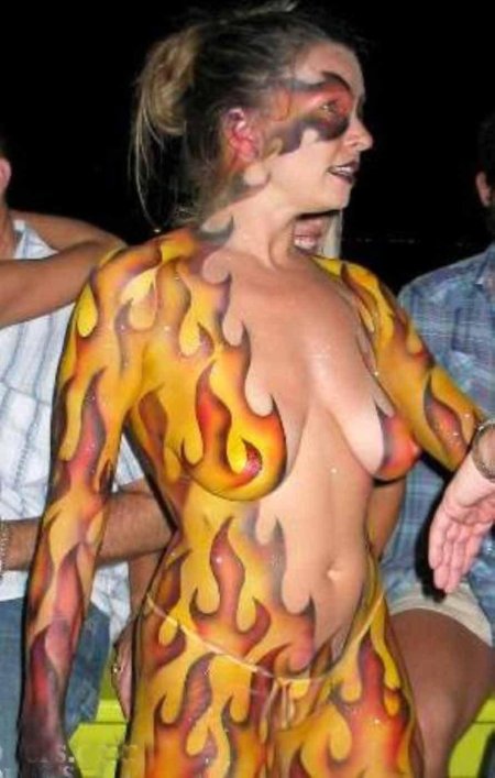 Прикольный эротический бодиарт