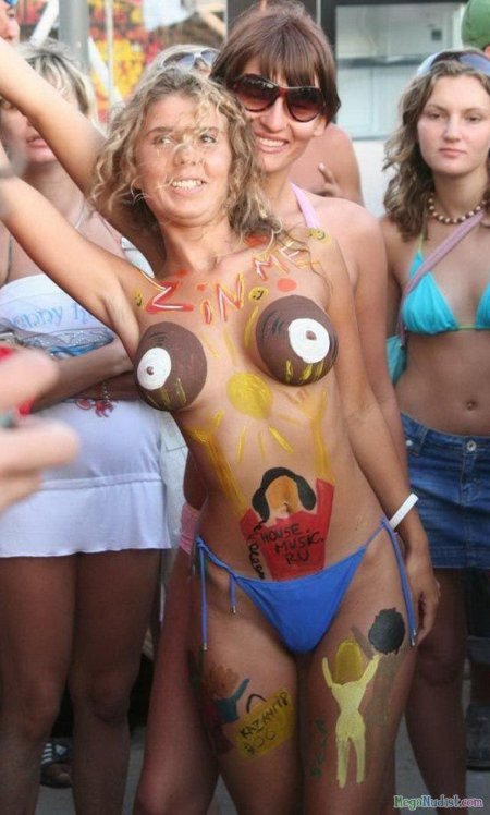 Голые бодиарт