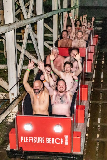 Голая на американских горках