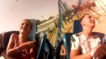 Выпала грудь на аттракционе