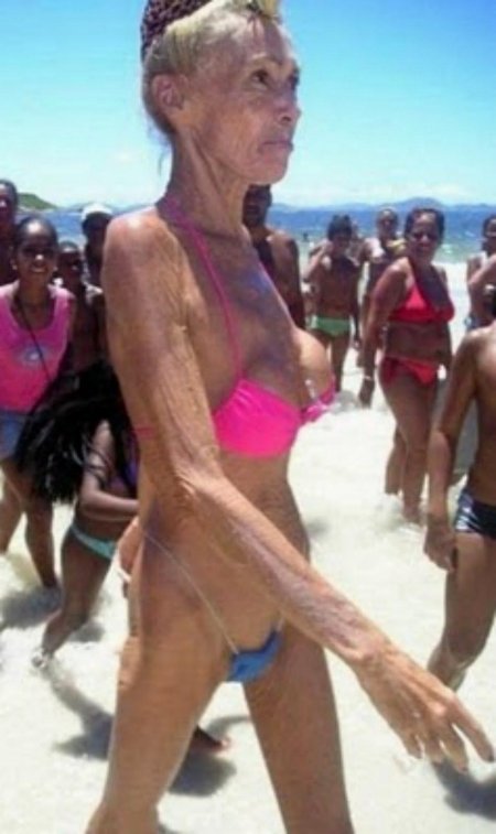 Старухи в бикини