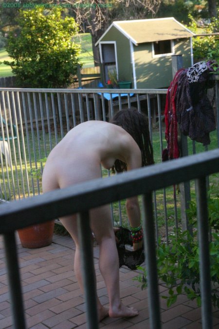 Голая соседка через забор