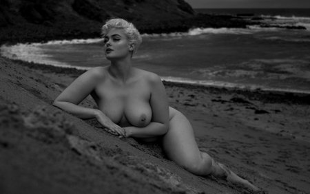 Стефания феррарио 2019гголая