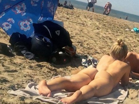 Нудистский пляж женщины