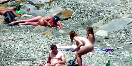 Голышом на пляже