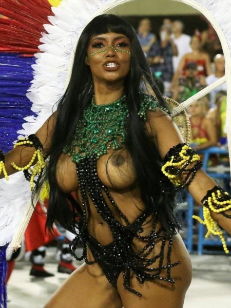 Бразильянки на карнавале в рио-де-жанейро