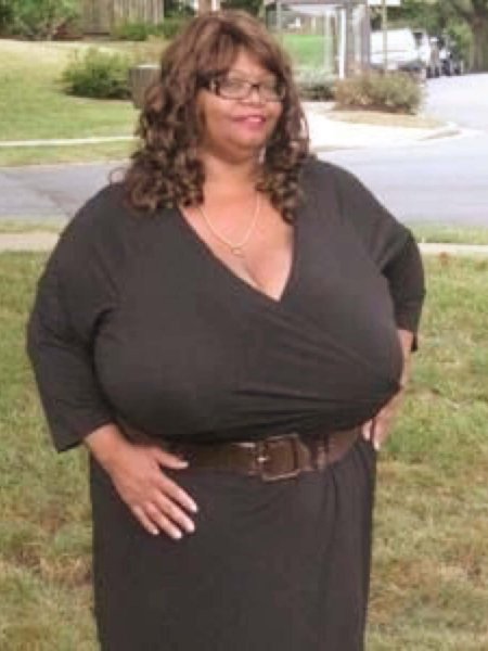 Самая большая натуральная грудь энни хокинс тернер