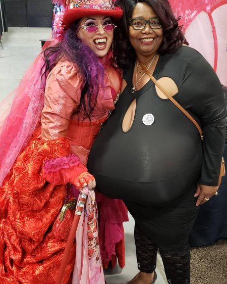 Огромная женская грудь