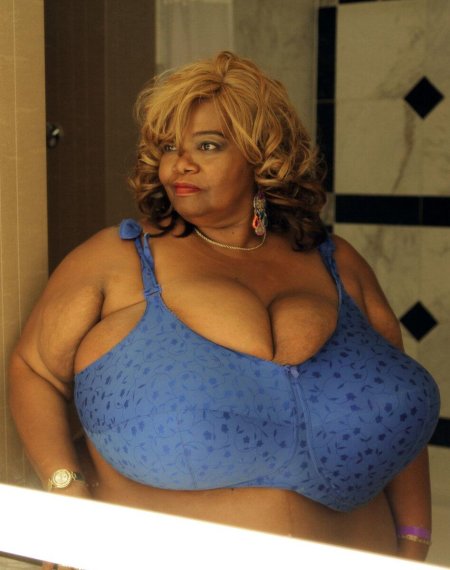 Самая большая грудь в мире