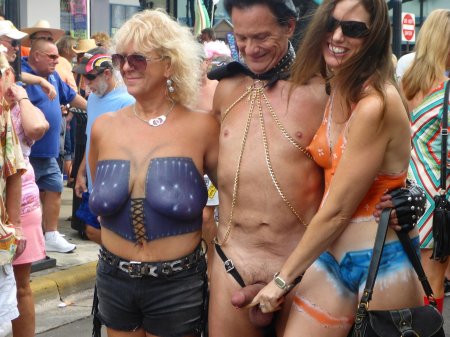 Фестиваль голых