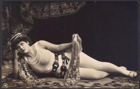 Наложницы султана голые