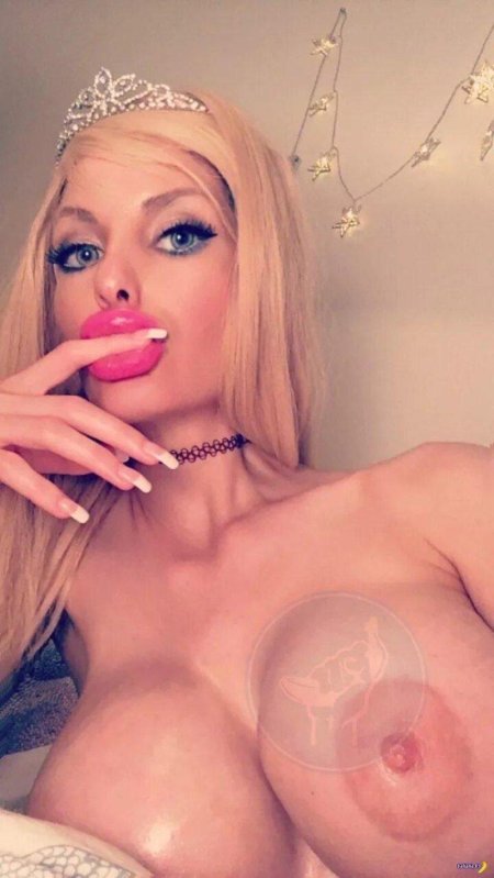 Голые бабы с силиконовыми губами