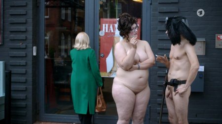 Голая в сериале