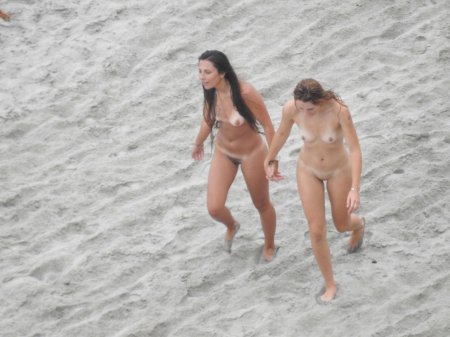 Голые женщины пляж