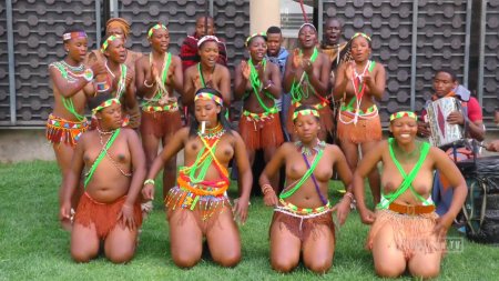 Африканские танцы с обнаженкой