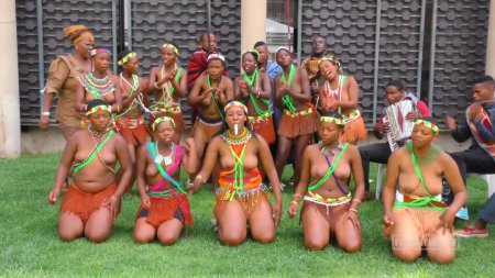 Африканские танцы с обнаженкой