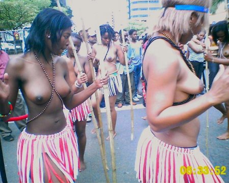 Африканские танцы топлесс