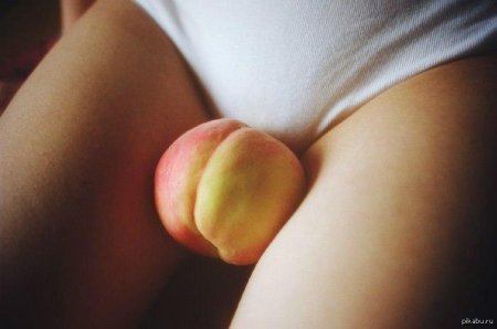 Женские персики