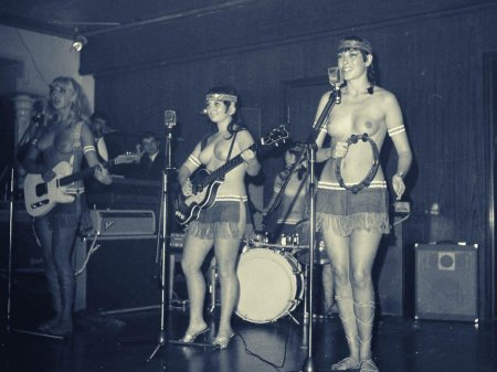 Ladybirds топлесс группа