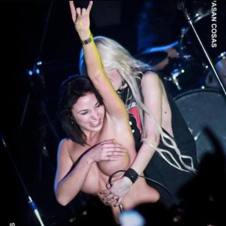 Тейлор момсен голая на концерте